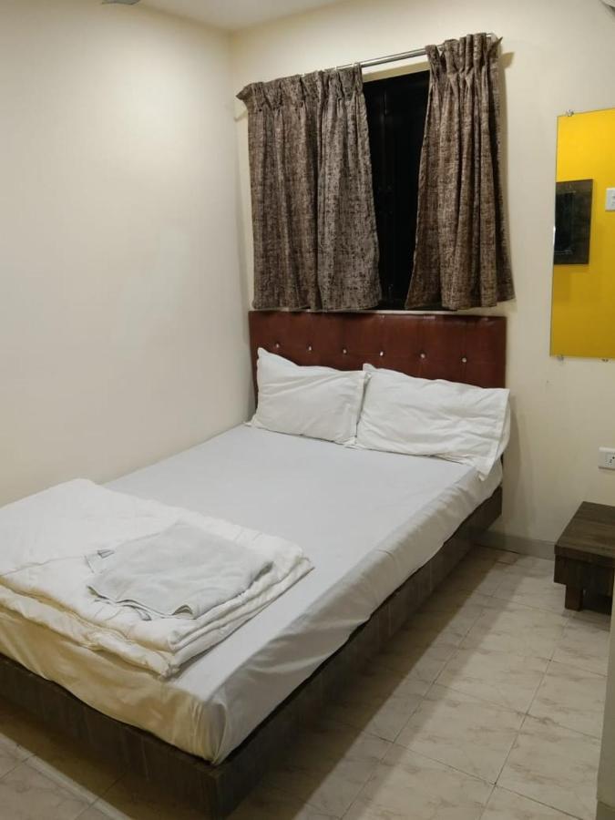Sadguru Lodge ムンバイ エクステリア 写真