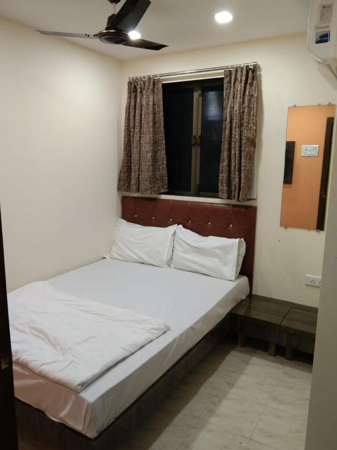 Sadguru Lodge ムンバイ エクステリア 写真